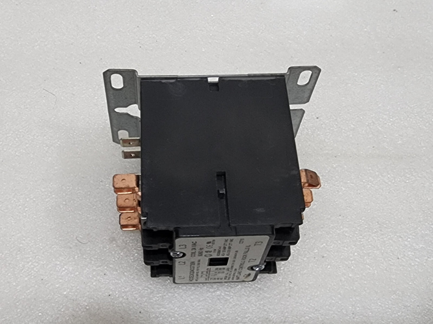 HARTLAND CONTROLS HCCE3XQ04CG735N 3-POLE CONTACTOR COIL VOLTAGE 24V