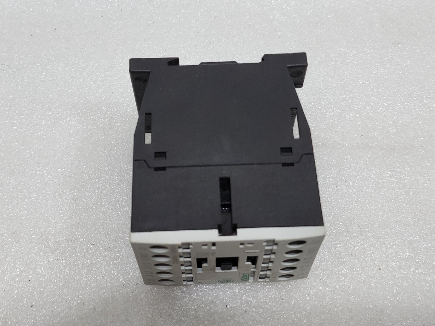 MOELLER DIL M 7-10 CONTACTOR 230-240V