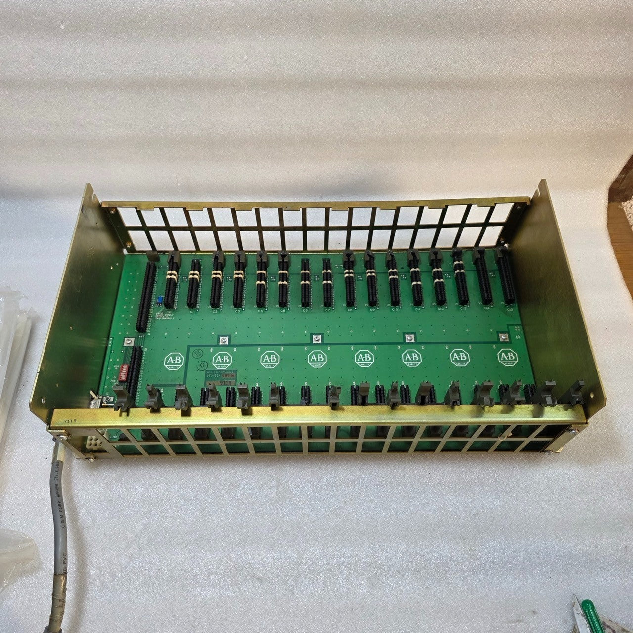 ALLEN-BRADLEY 1771-A4B 16-SLOT PLC I/O CHASSIS | 5V BACKPLANE 28A | PLC-5 SERIES