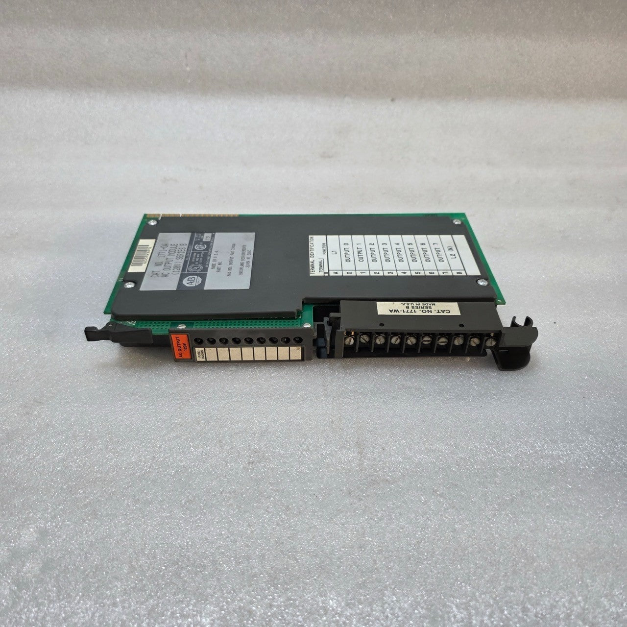 ALLEN-BRADLEY 1771-OA SERIES B AC OUTPUT MODULE | 120V AC | 8-CHANNEL PLC-5 I/O