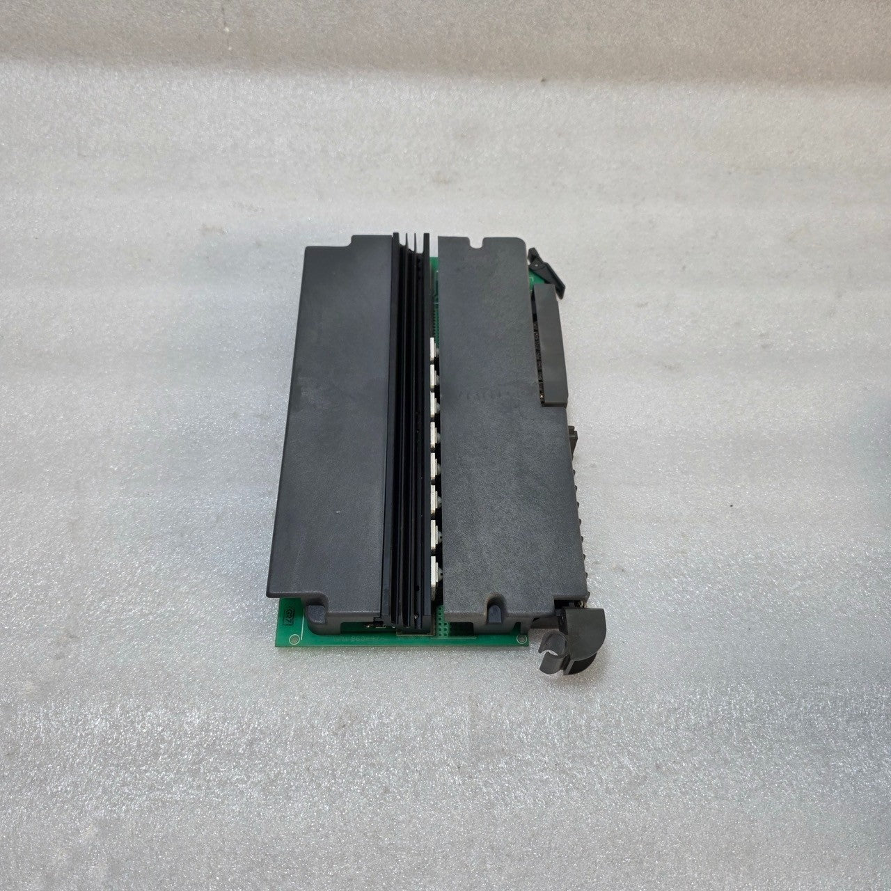 ALLEN-BRADLEY 1771-OA SERIES B AC OUTPUT MODULE | 120V AC | 8-CHANNEL PLC-5 I/O