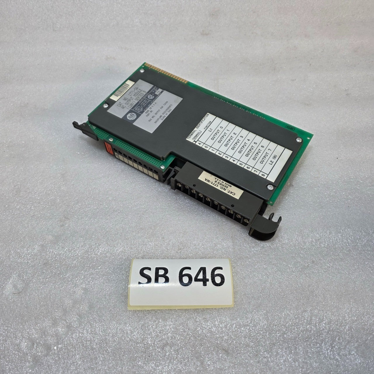 ALLEN-BRADLEY 1771-OA SERIES B AC OUTPUT MODULE | 120V AC | 8-CHANNEL PLC-5 I/O