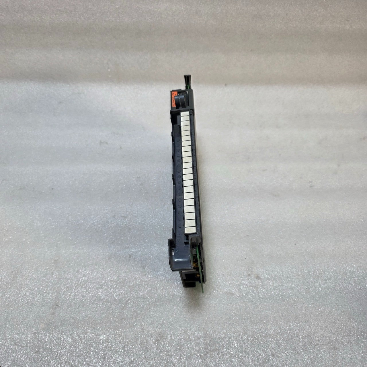 ALLEN-BRADLEY 1771-OA SERIES B AC OUTPUT MODULE | 120V AC | 8-CHANNEL PLC-5 I/O