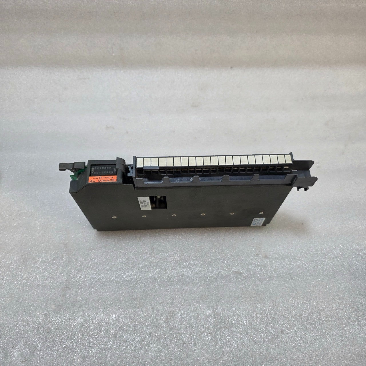 ALLEN-BRADLEY 1771-OA SERIES B AC OUTPUT MODULE | 120V AC | 8-CHANNEL PLC-5 I/O