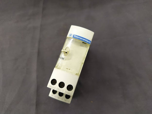 LOT OF 3 X TELEMECANIQUE RM4TG20 THREE PHASE NETWORK CONTROL RELAY X LOT OF 3