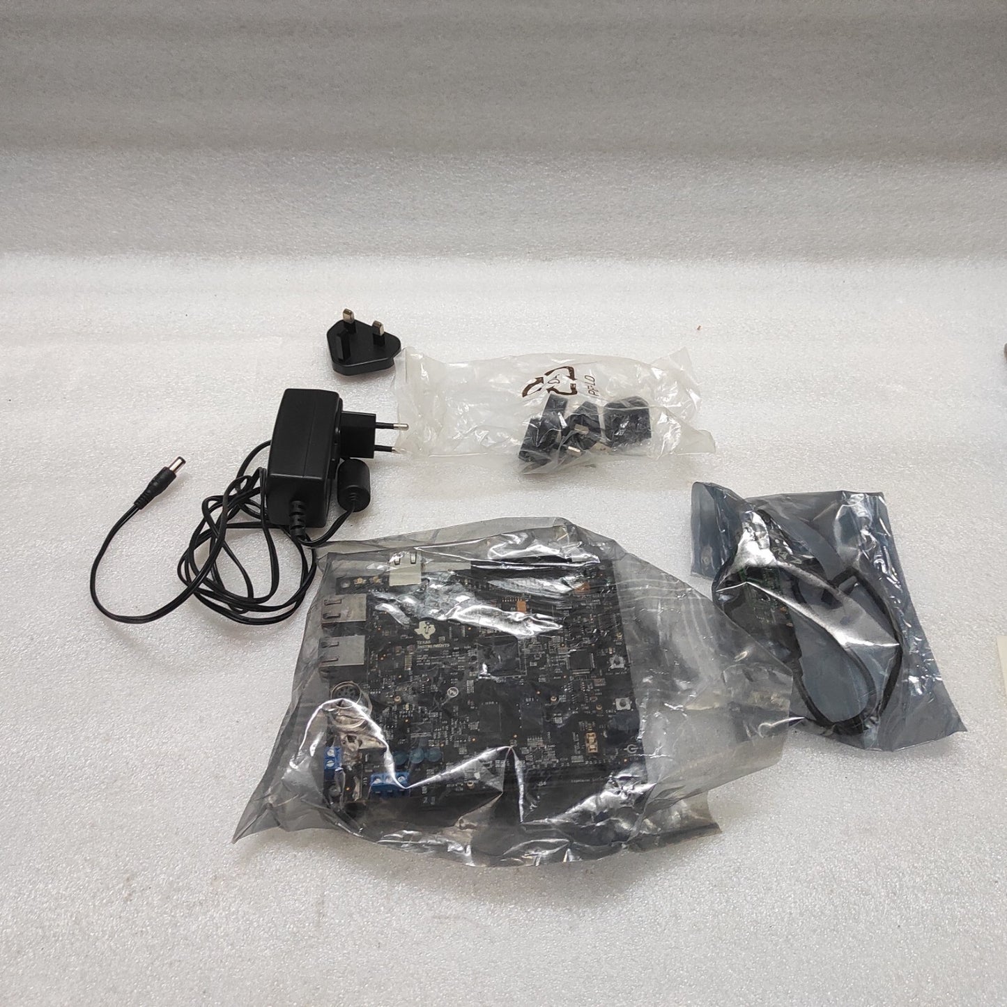 SITARA PROCESSOR AM437X INDUSTRIAL DEVELOPMENT KIT XDS100 512640 EVM KIT