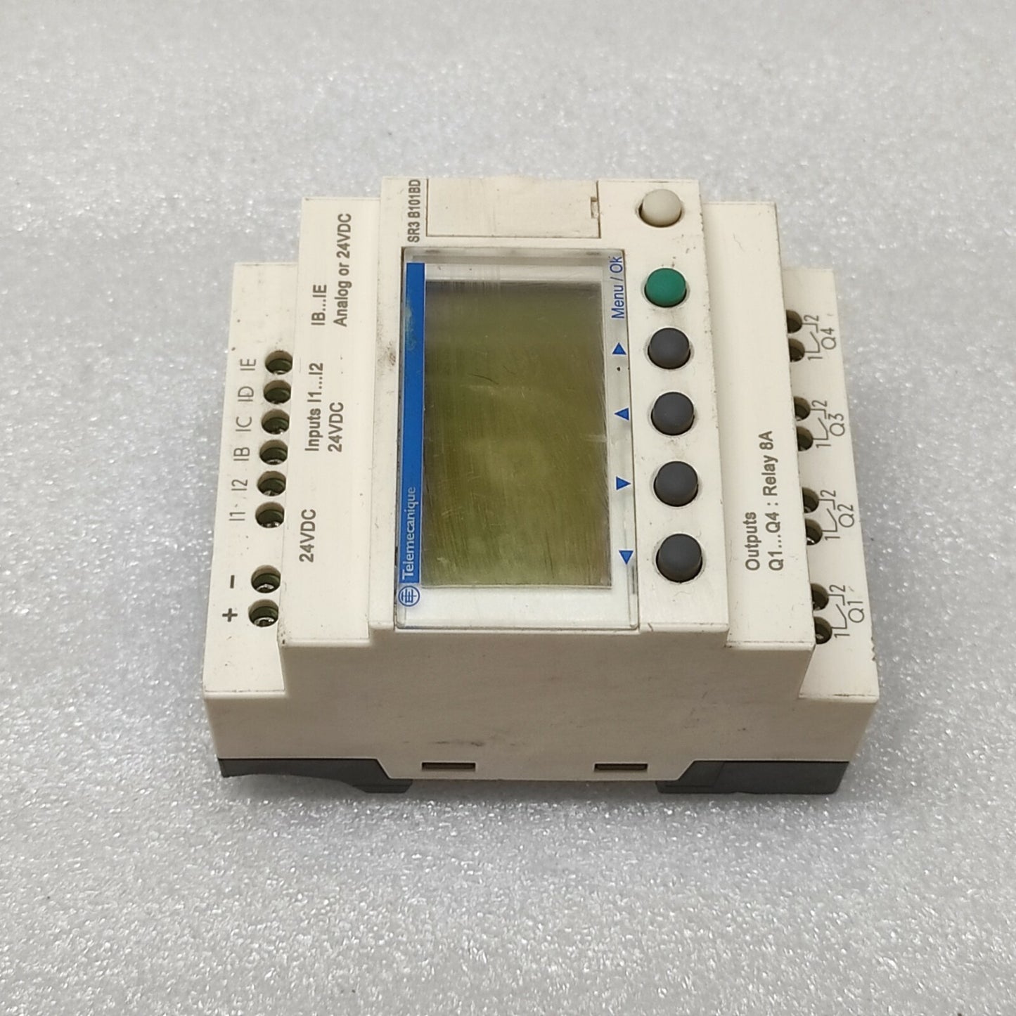 SE SR3B101BD LOGIC RELAY 24VDC