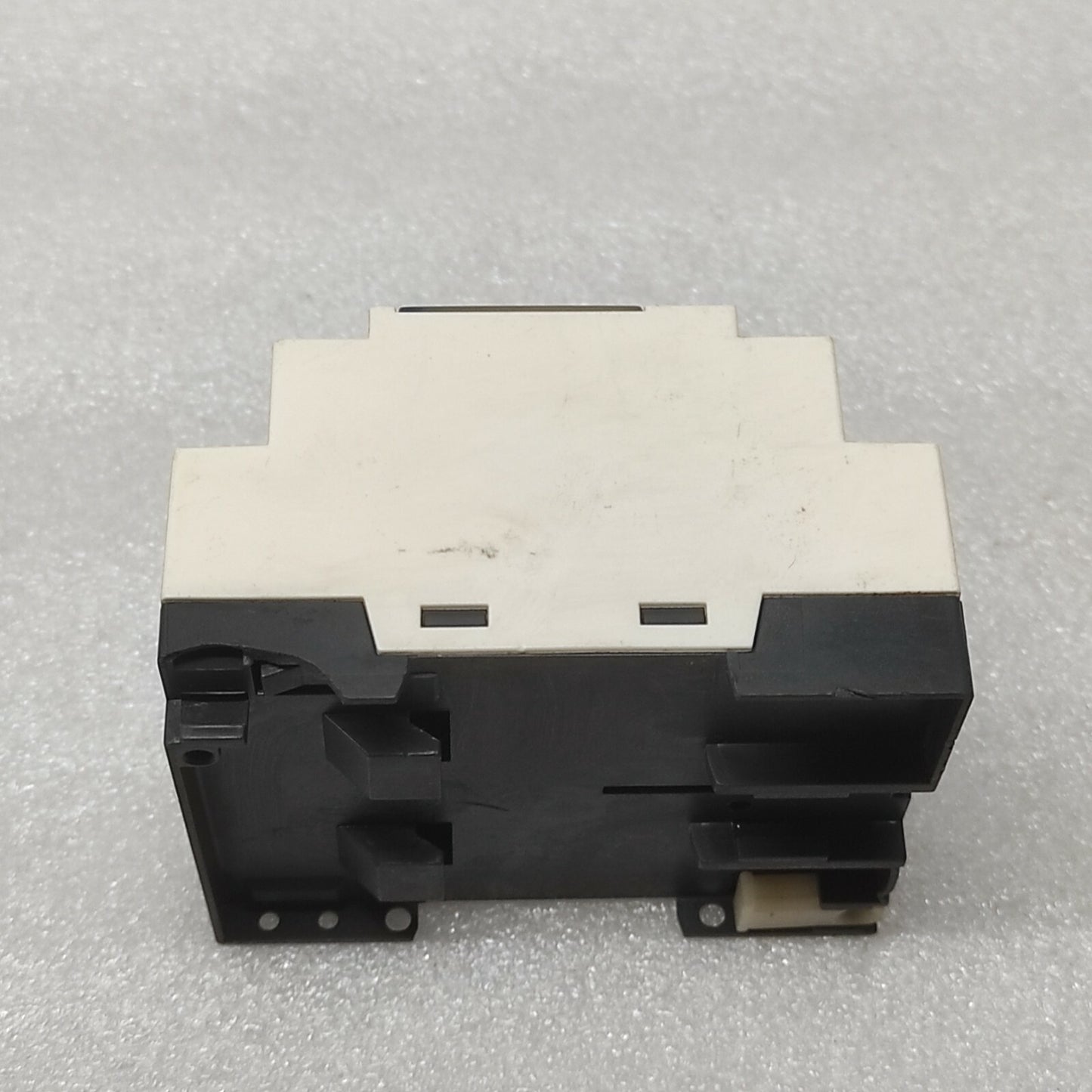 SE SR3B101BD LOGIC RELAY 24VDC