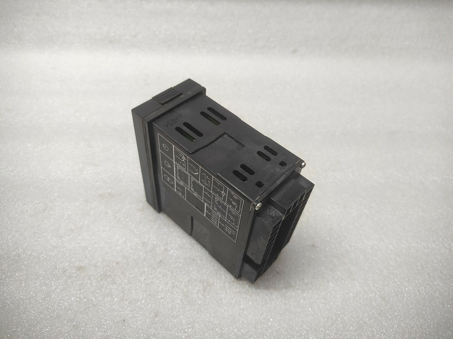 JUMO DTRON 08.1 TEMPERATURE CONTROLLER 703032/50-001-000-00-001 93-263V 70/00340