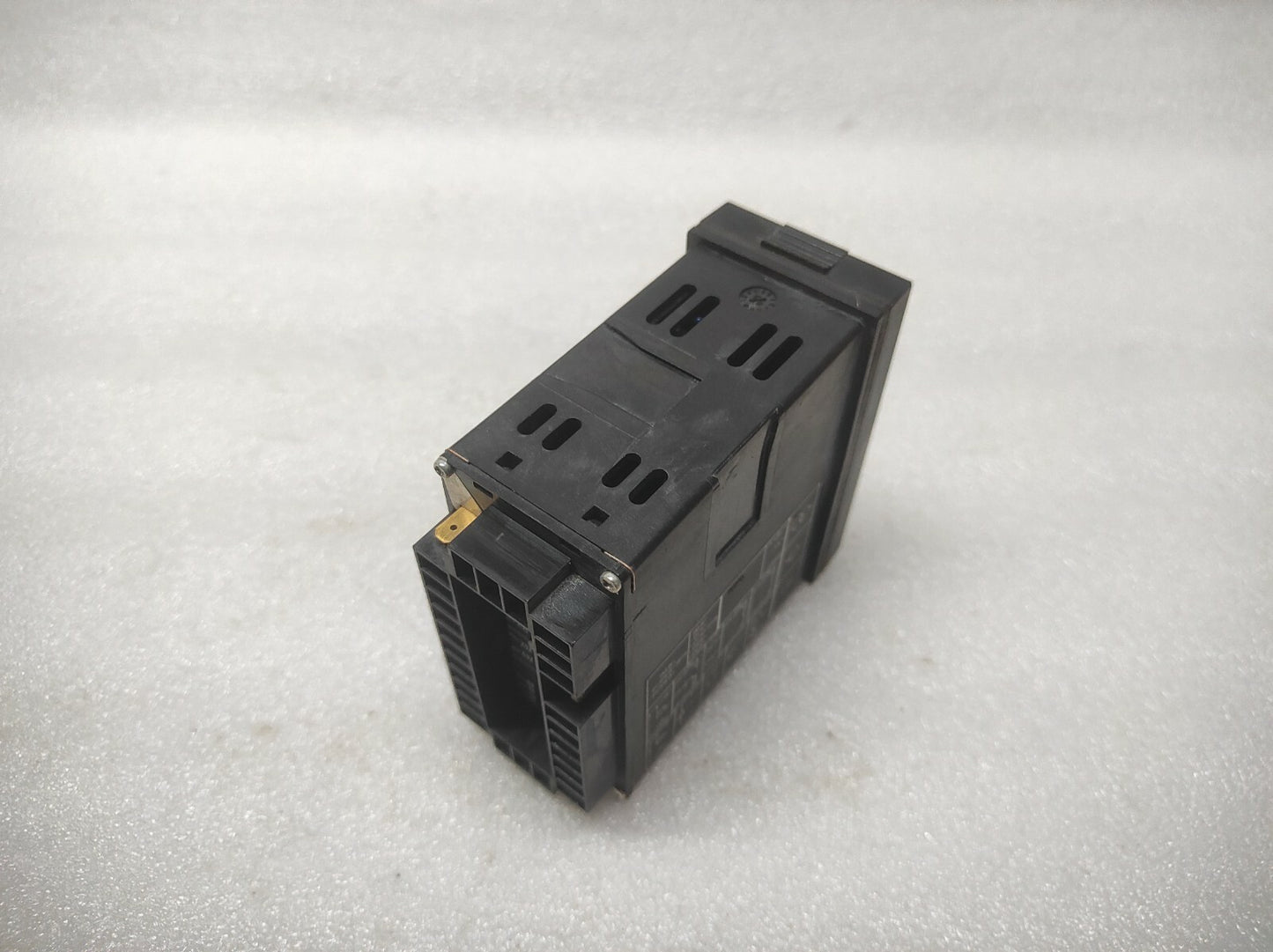 JUMO DTRON 08.1 TEMPERATURE CONTROLLER 703032/50-001-000-00-001 93-263V 70/00340