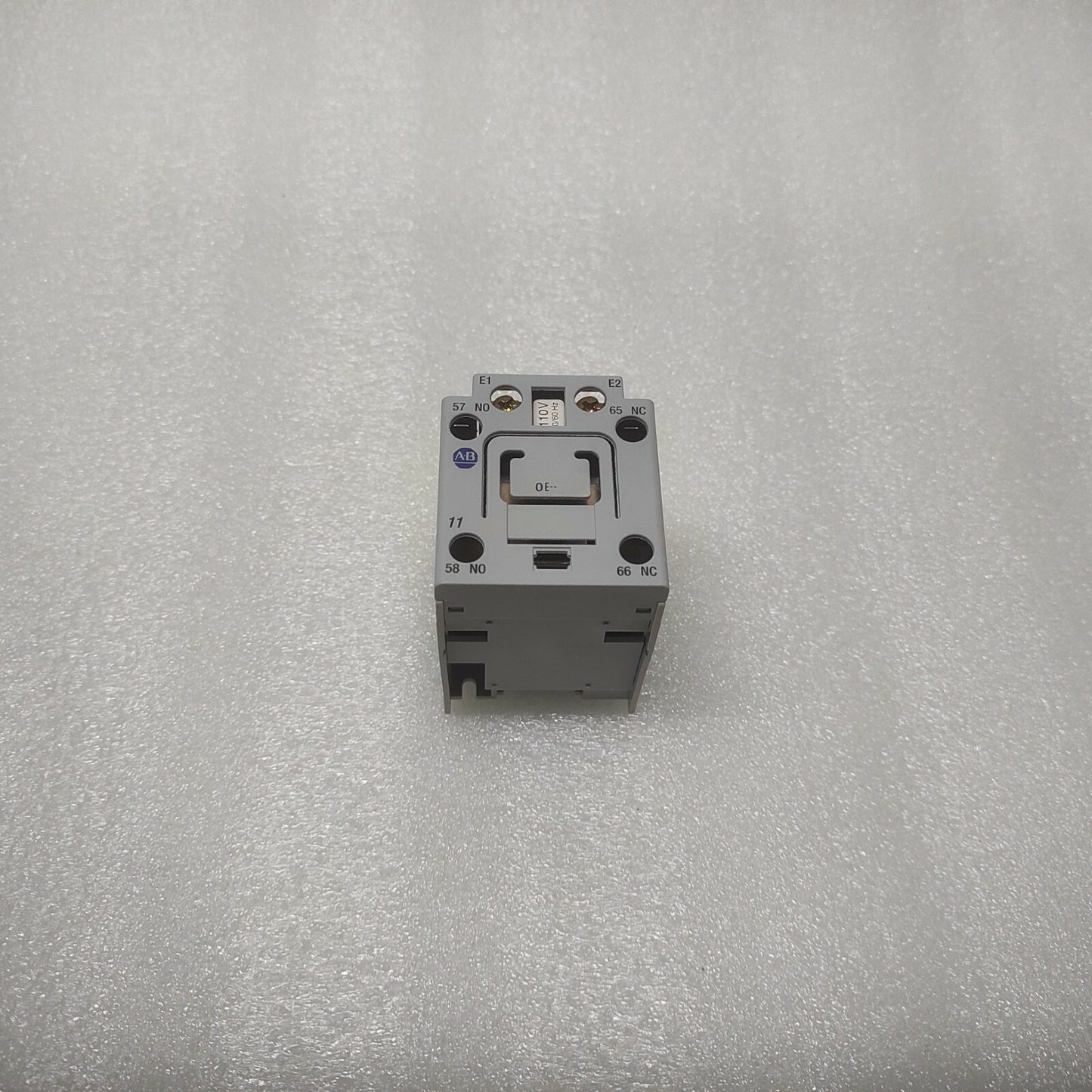 ALLEN BRADLEY CAT 100-FL11KD MECHANICAL LATCH 110V CONTACTORS AND STARTERS