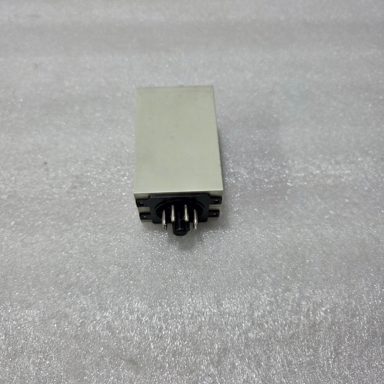 CROUZET OA2R1 MULTI-RANGE TIME DELAY RELAY 88867215 0.1S–100H 24–240V AC/DC
