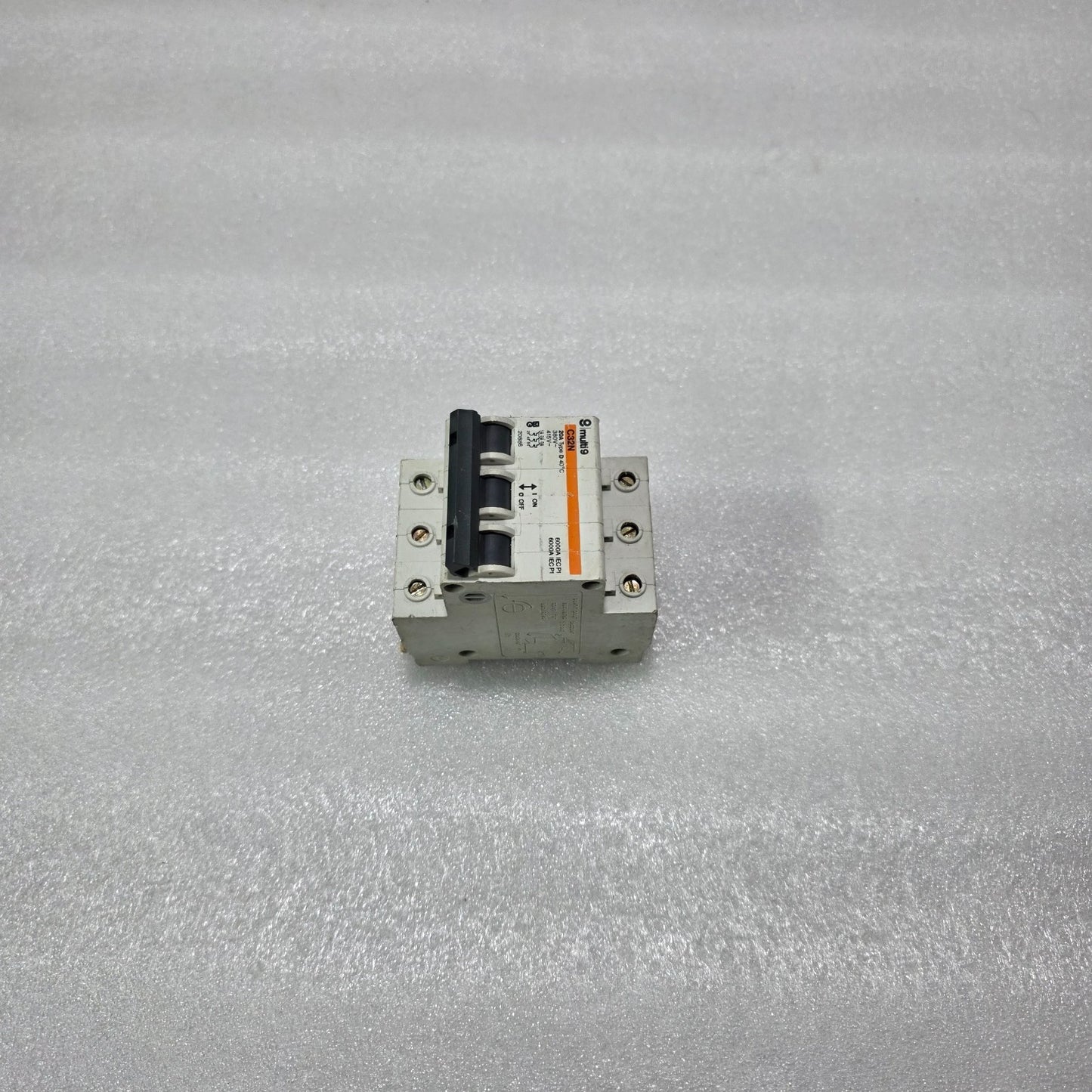 MERLIN GERIN MULTI 9 C32N 20A 3 POLE MCB 380/415V 6KA CIRCUIT BREAKER