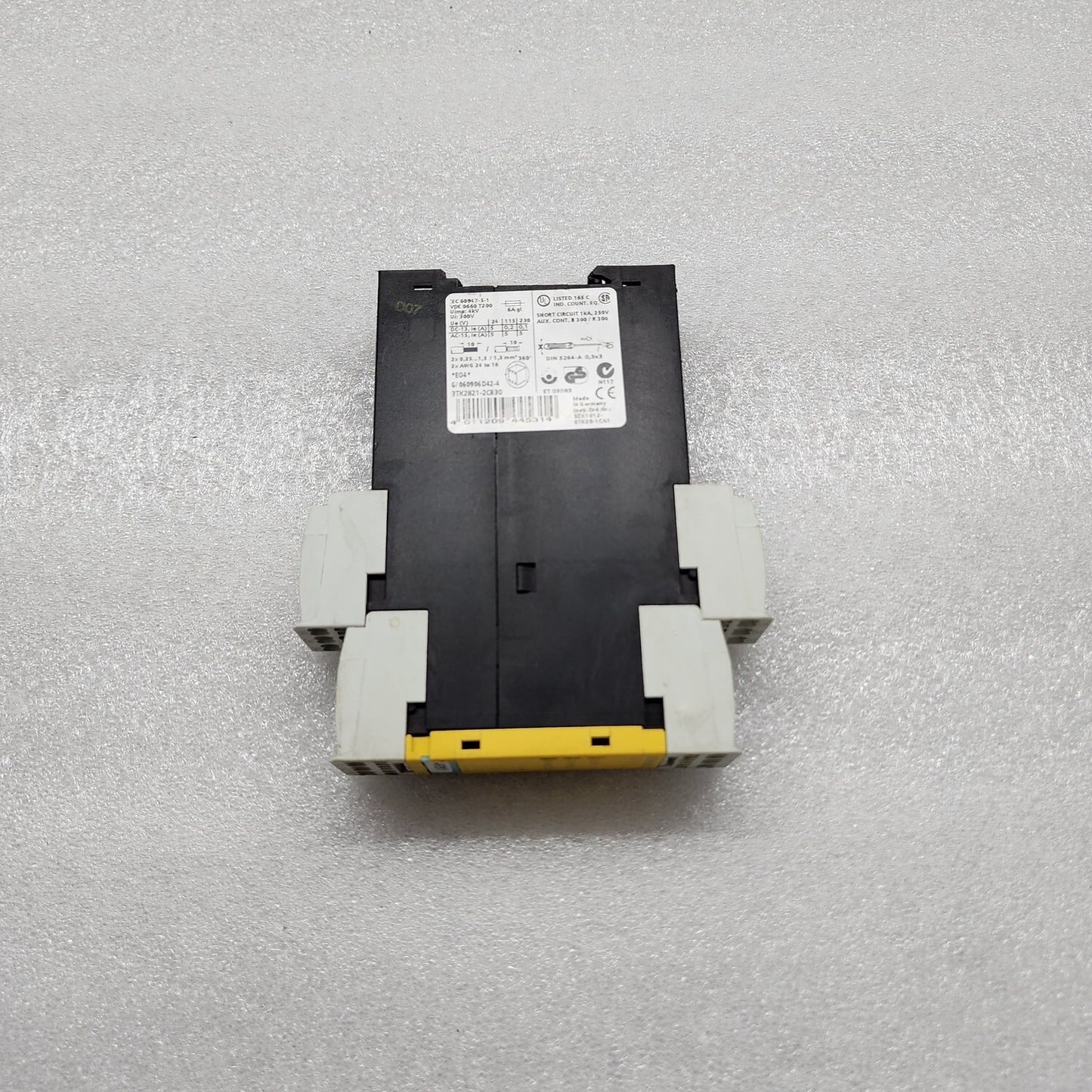 SIEMENS 3TK2821-2CB30 SAFETY RELAY
