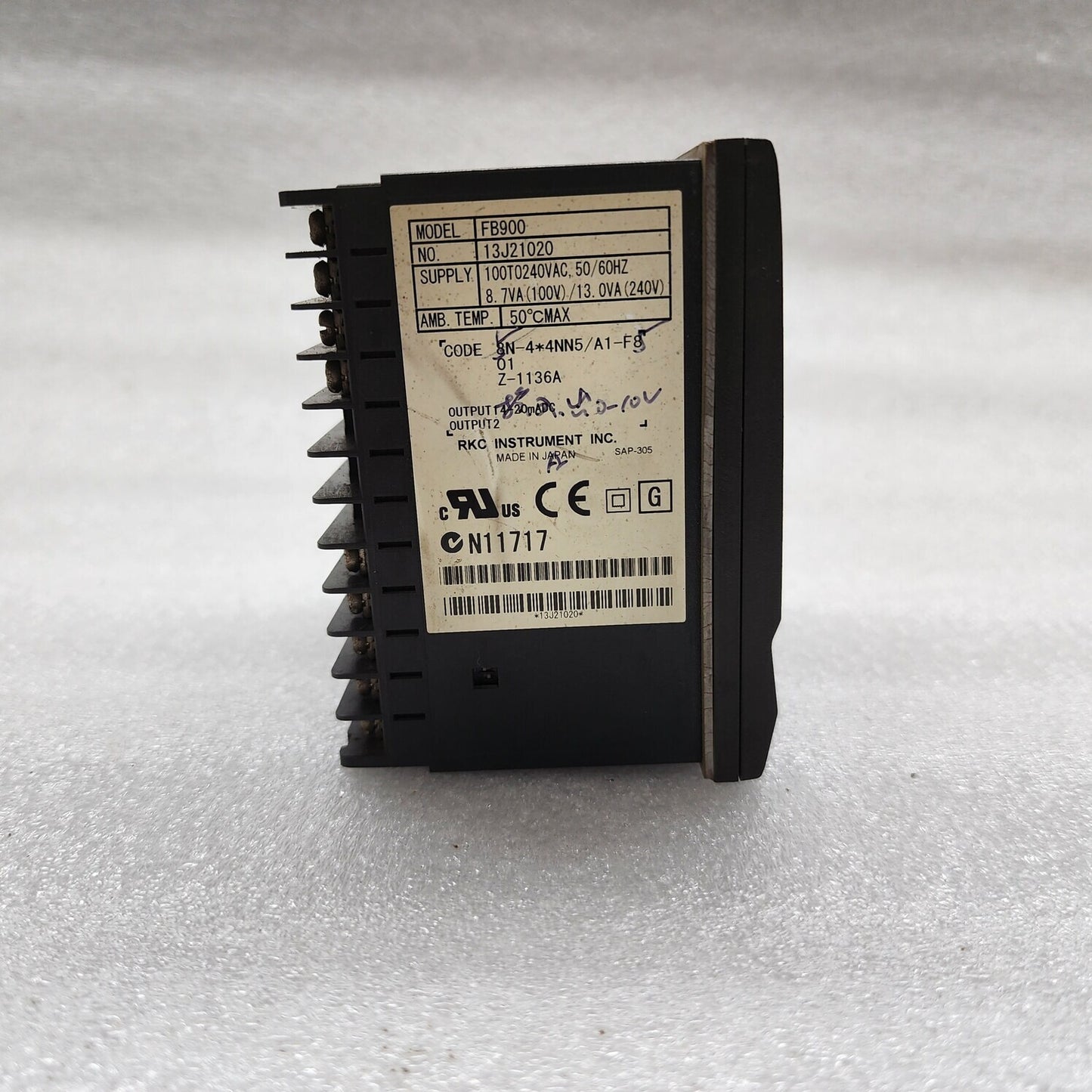 RKC INSTRUMENT FB900 TEMPERATURE CONTROLLER 13J21020 100-240V