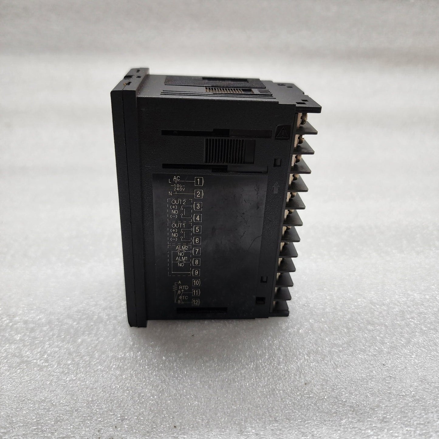 RKC INSTRUMENT RH400 TEMPERATURE CONTROLLER 100-240V