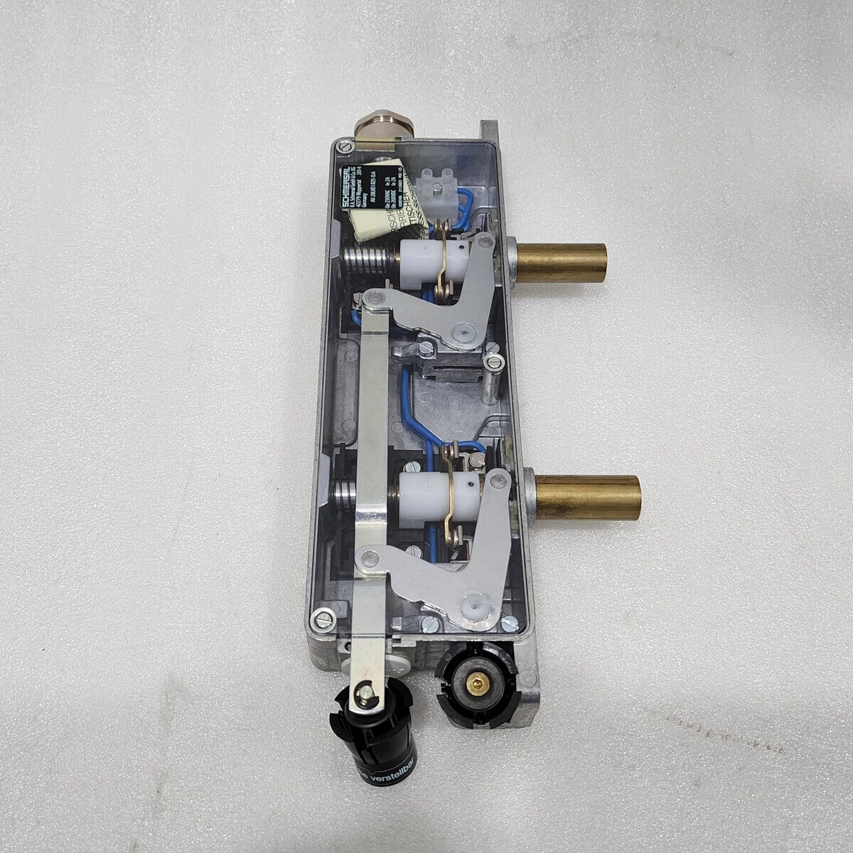 SCHMERSAL  AV 28LKE1 X25 0.A LIFT SWITCHGEAR DOOR LOCKING DEVICE 103007406