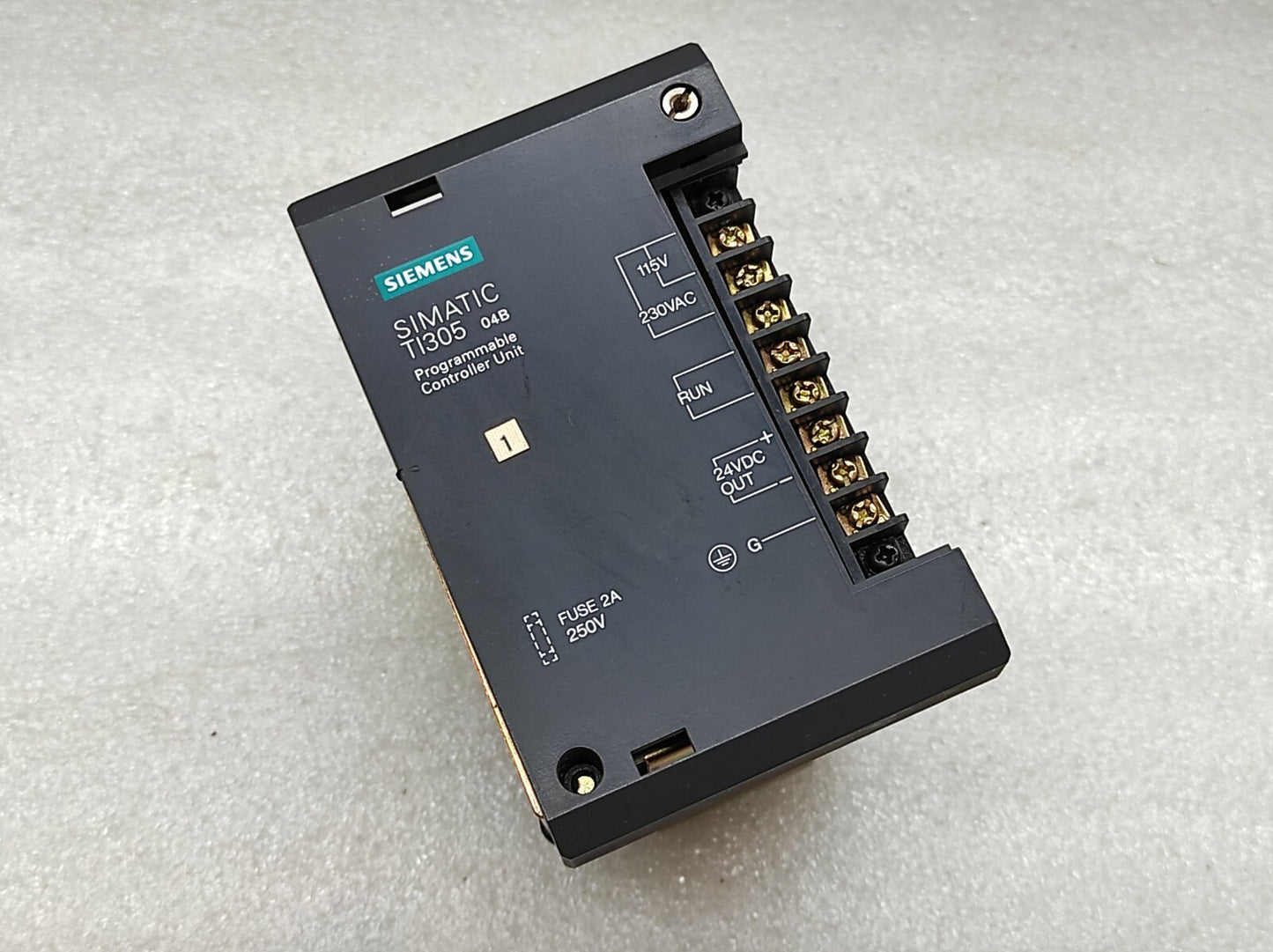 SIEMENS SIMATIC TI305-04B PROGRAMMABLE CONTROLLER UNIT 115-230V