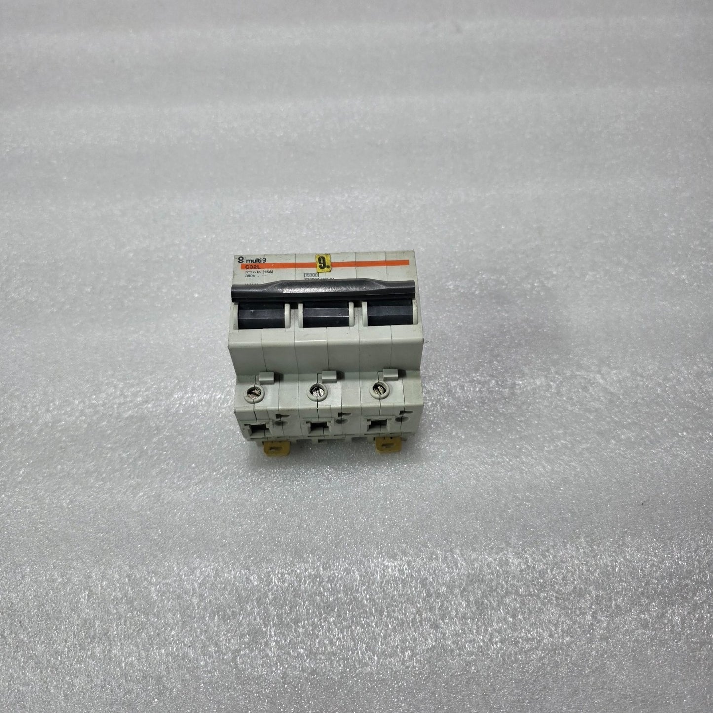 MERLIN GERIN MULTI 9 C32L 3 POLE MCB 15A 380V CIRCUIT BREAKER | IEC P1 22KA