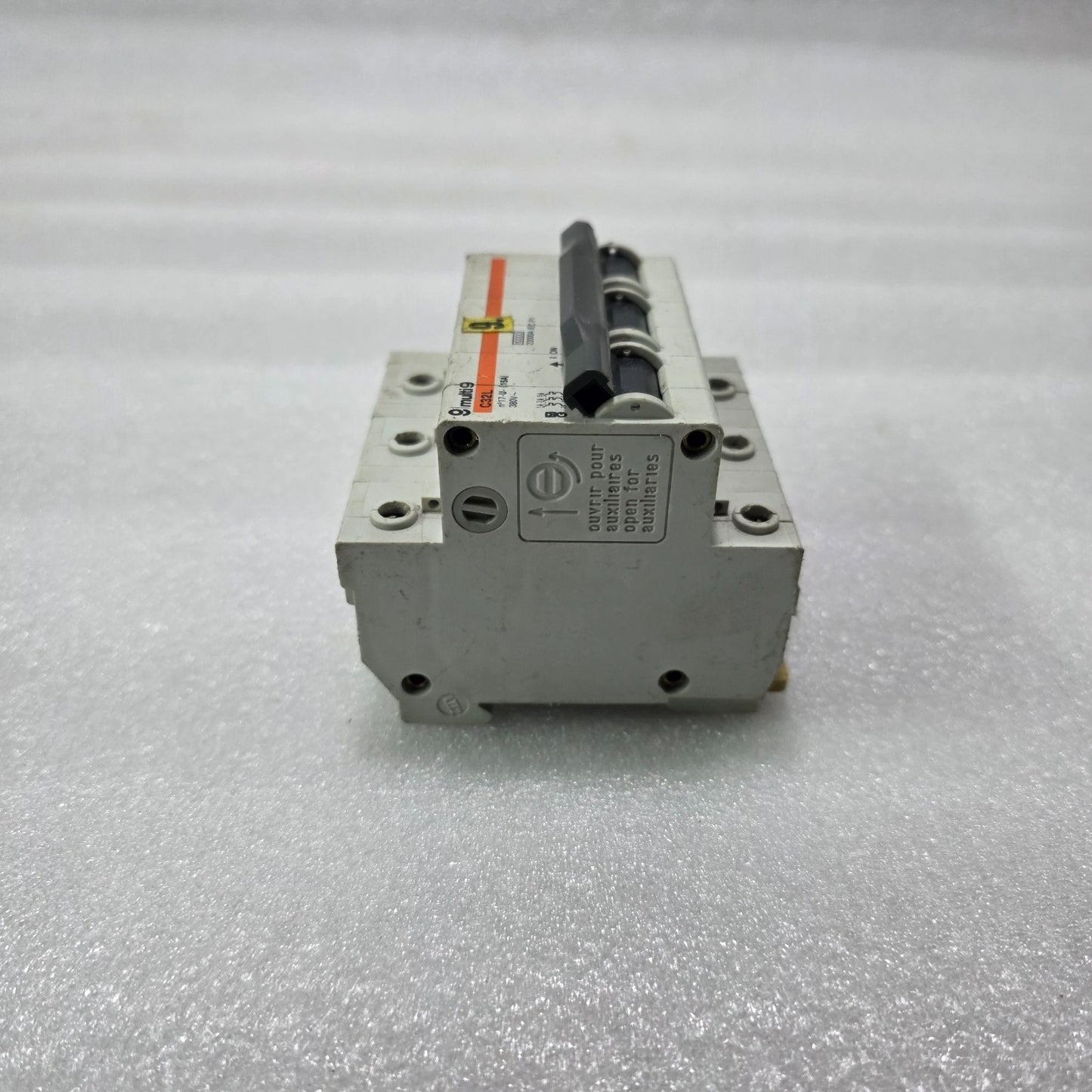 MERLIN GERIN MULTI 9 C32L 3 POLE MCB 15A 380V CIRCUIT BREAKER | IEC P1 22KA