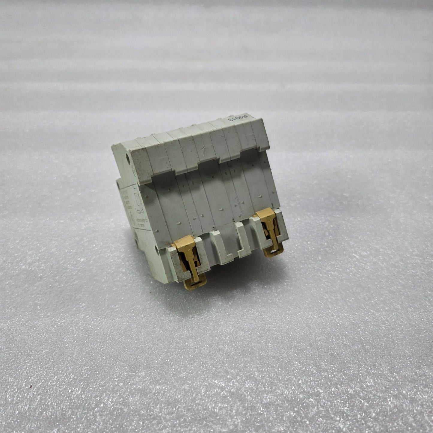 MERLIN GERIN MULTI 9 C32L 3 POLE MCB 15A 380V CIRCUIT BREAKER | IEC P1 22KA