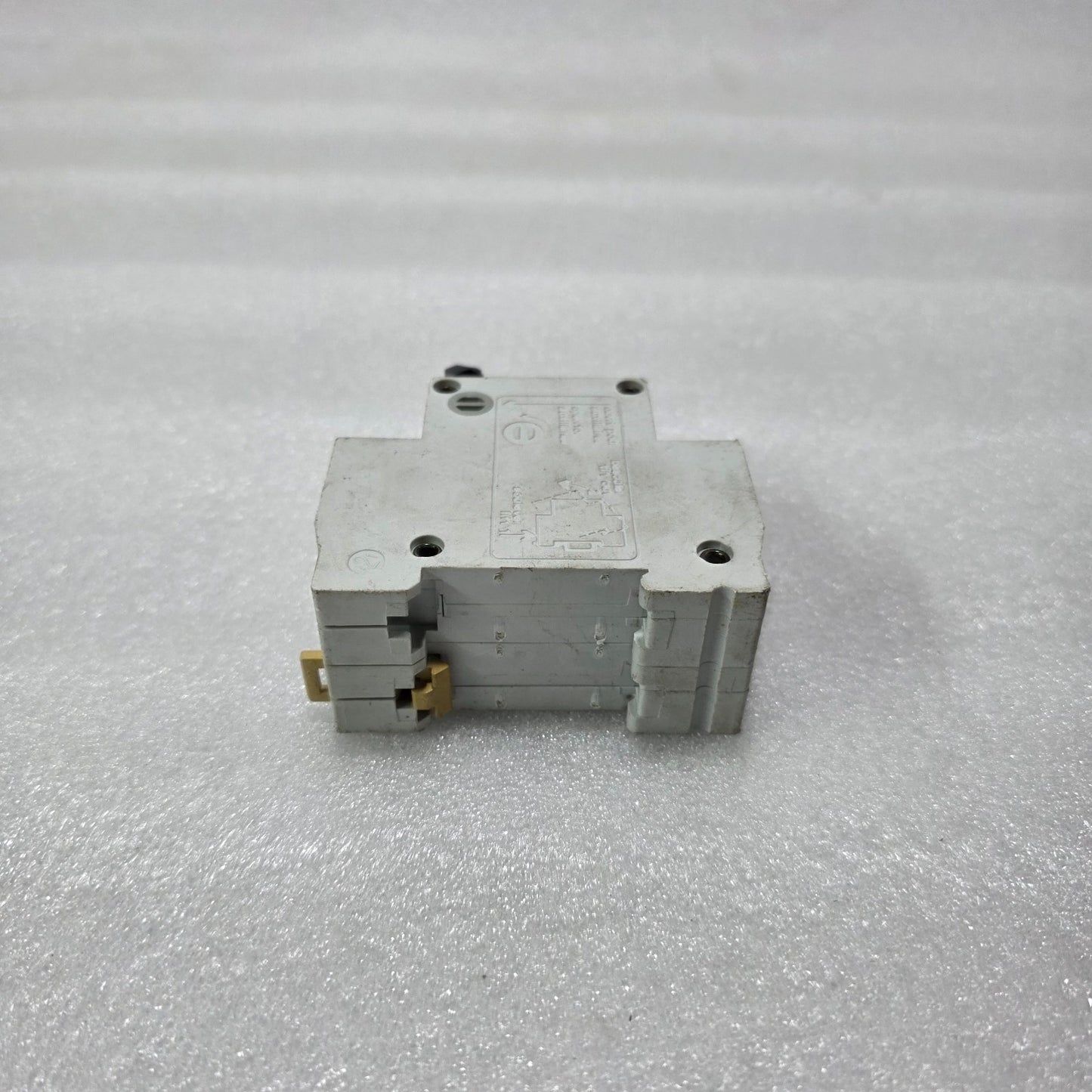 MERLIN GERIN MULTI 9 C32H 1A 2POLE MCB 380V/415V TYPE U CIRCUIT BREAKER | 10KA