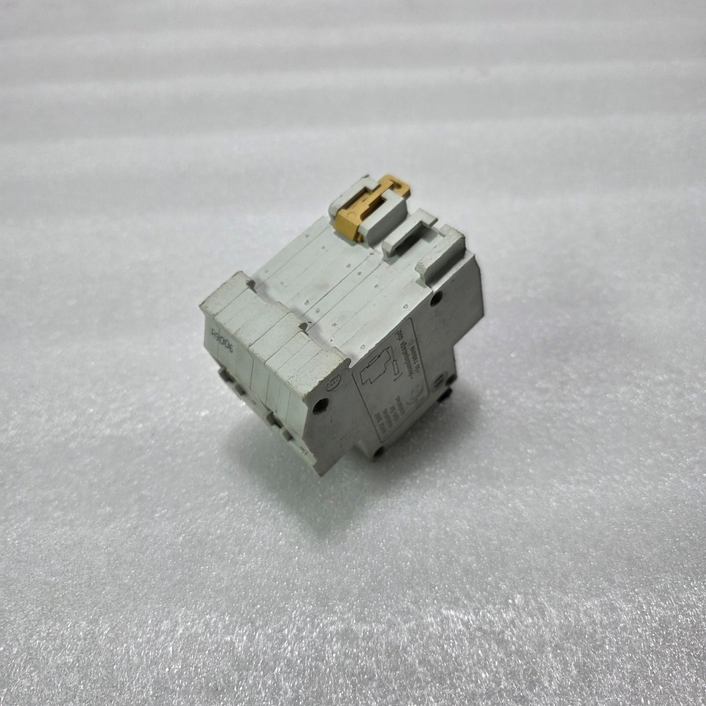 MERLIN GERIN MULTI 9 C32L 10A MCB 380V TYPE U CIRCUIT BREAKER | 10KA 22KA IEC P1