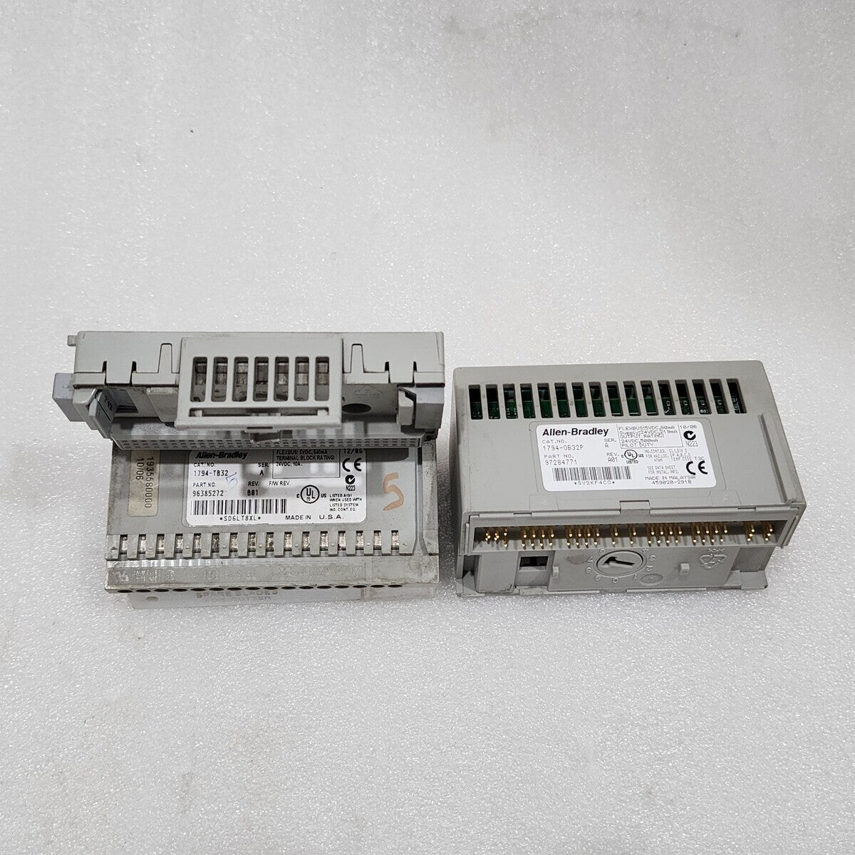 ALLEN BRADLEY CAT 1794-OB32P SERIES A 97284771 FLEX I/O MODULE 1794-TB32 9238527