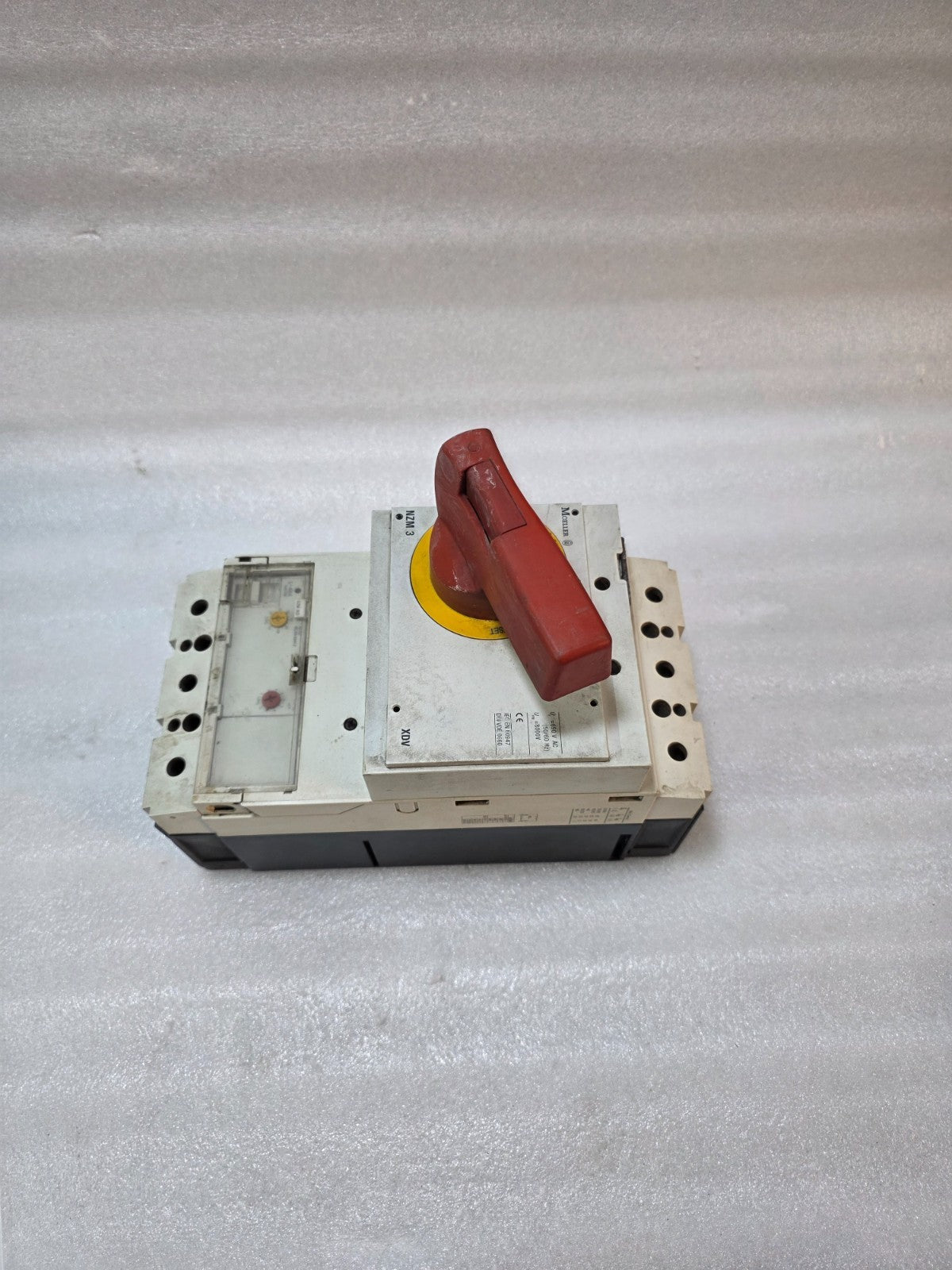 MOELLER NZM3 ROTARY HANDLE MOLDED CASE CIRCUIT BREAKER 400A