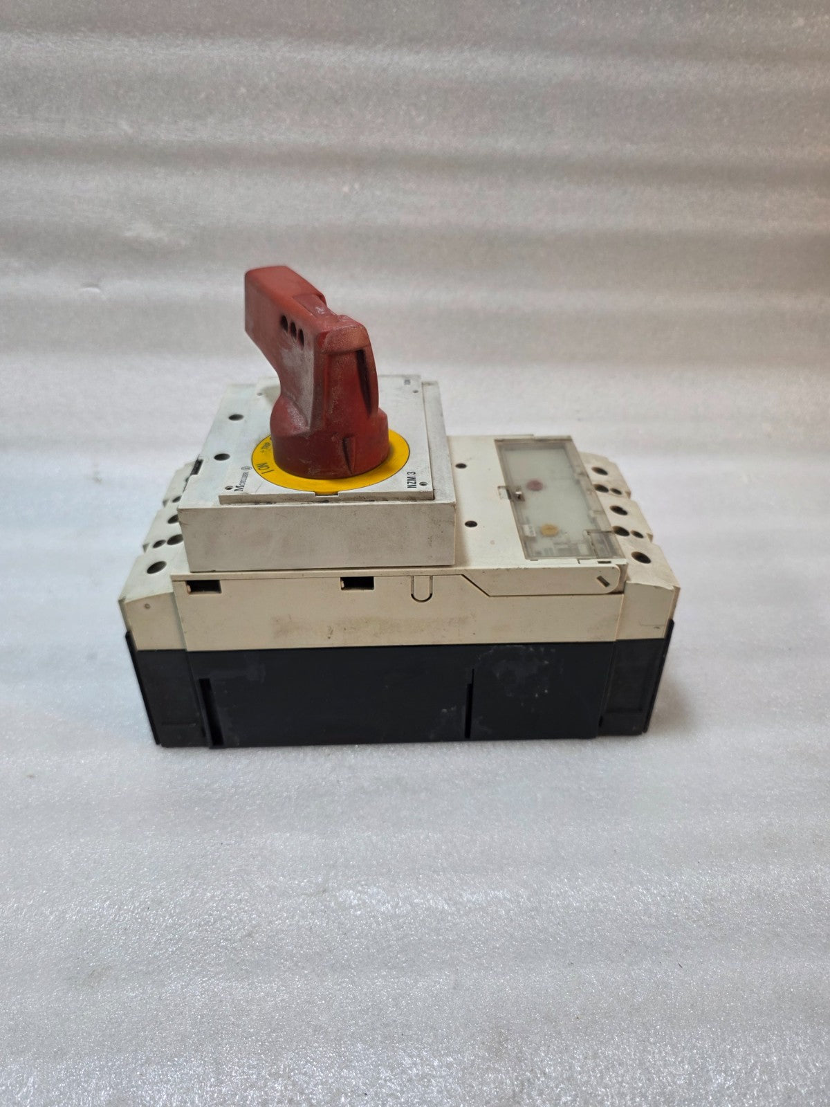 MOELLER NZM3 ROTARY HANDLE MOLDED CASE CIRCUIT BREAKER 400A
