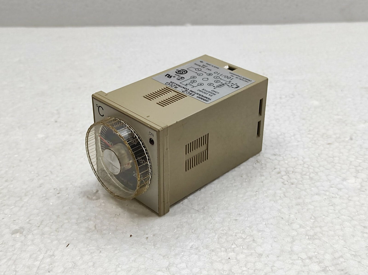 OMRON E5C2-R20G TEMPERATURE CONTROLLER 100/110V AC E5C2R20G