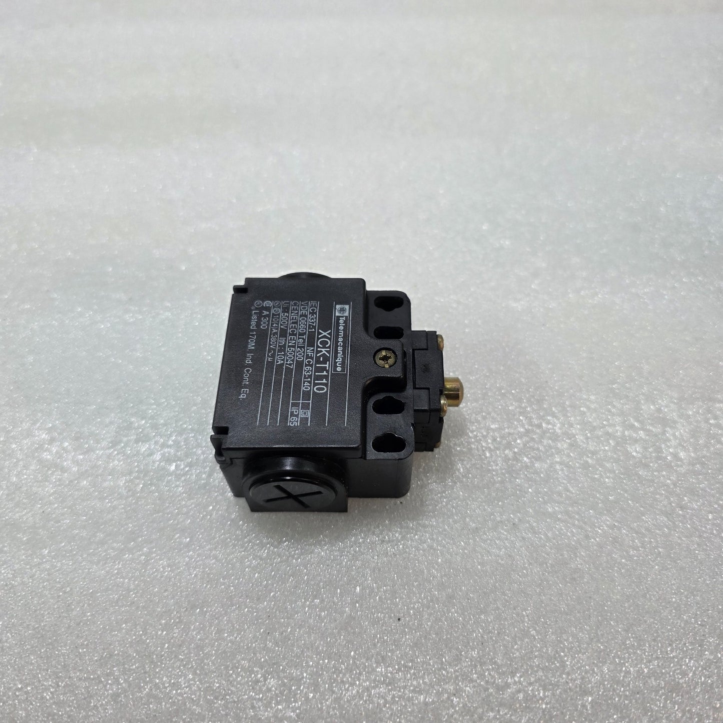 TELEMECANIQUE XCK-T110 LIMIT SWITCH IP65 | INDUSTRIAL POSITION SWITCH 500V 10A