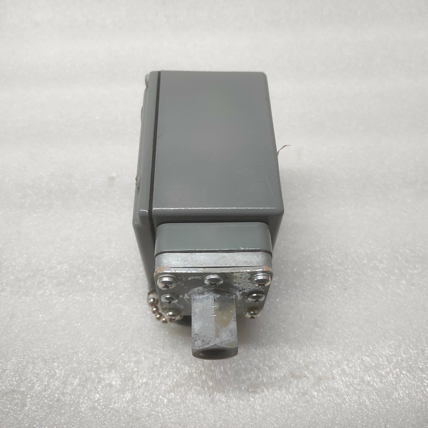 SQUARE-D 9012 GAWM-6 H3Y1 PRESSURE SWITCH 9012GAWM6H3Y1