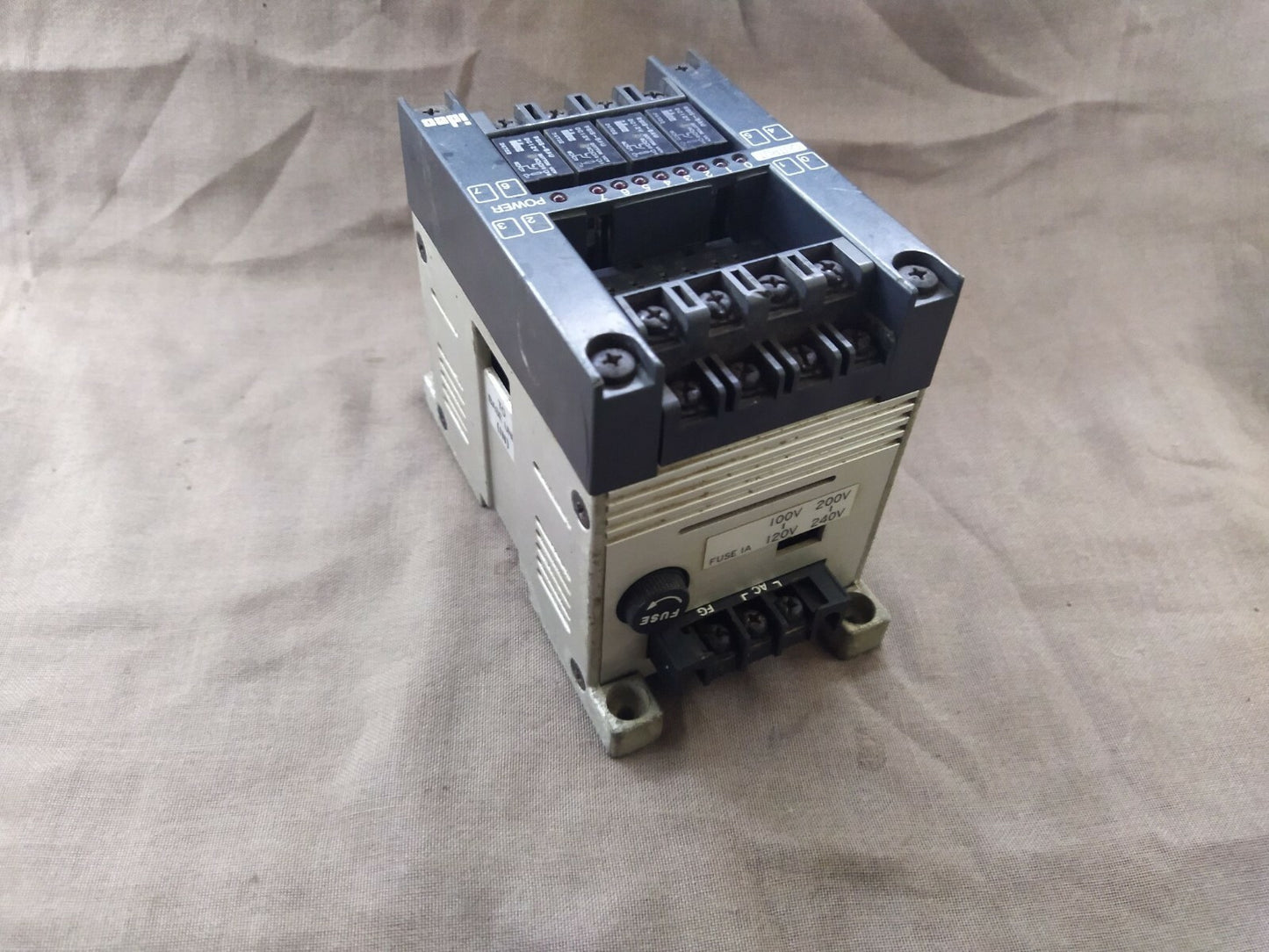Idec PFA-1T081 Output Module Relay Out 8 Point PLC 100-120/200-240 VAC