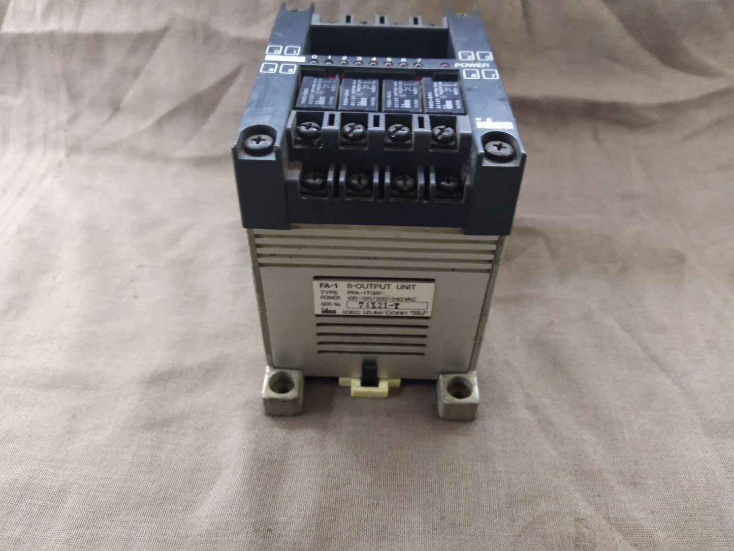 Idec PFA-1T081 Output Module Relay Out 8 Point PLC 100-120/200-240 VAC