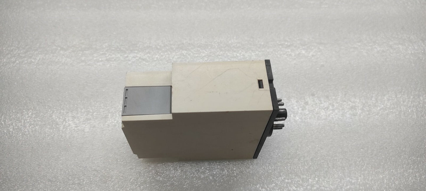 CARLO GAVAZZI PAA01DM24 DELAY ON OPERATE TIMER 24-240VAC/DC