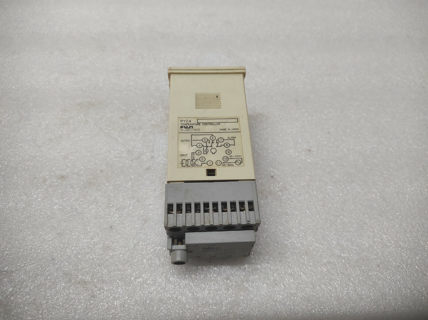 FUJI ELECTRIC PZY4 TEMPERATURE CONTROLLER 85-265V