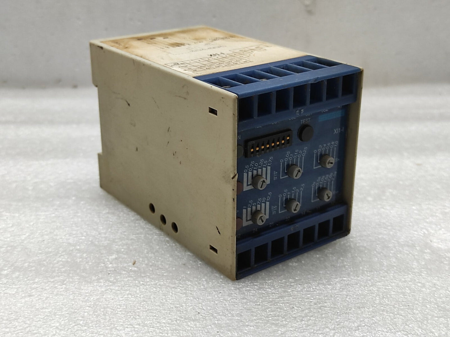 SEG XI1-I-1 TIME OVERCURRENT RELAY 36-275 VAC/19-390 VDC XI1