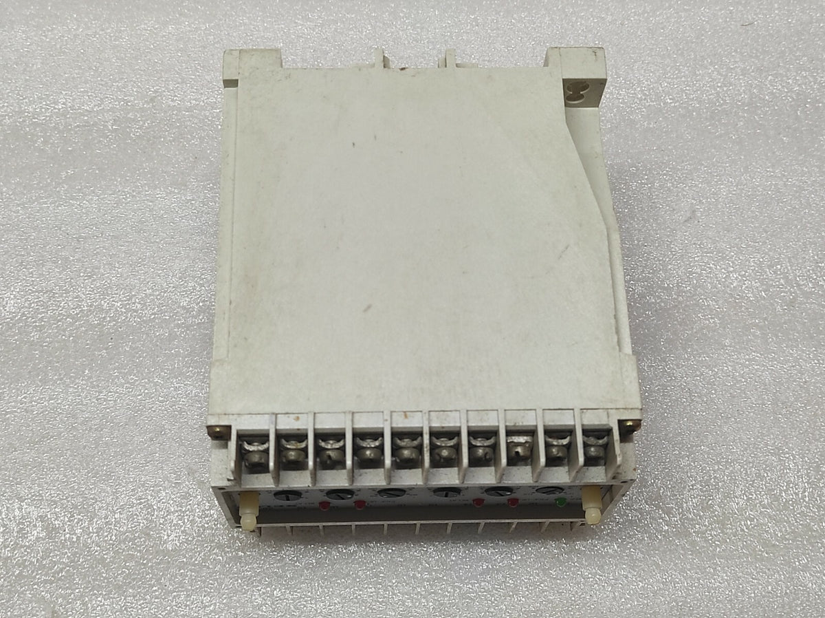 SELCO T3100-00 VOLTAGE RELAY 240VAC