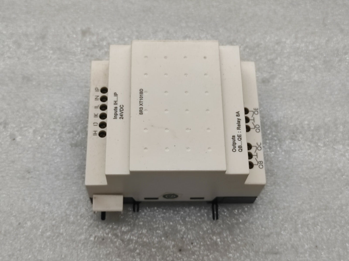SE ZELIO SR3 XT101BD DISCRETE I/O EXTENSION MODULE 88960221