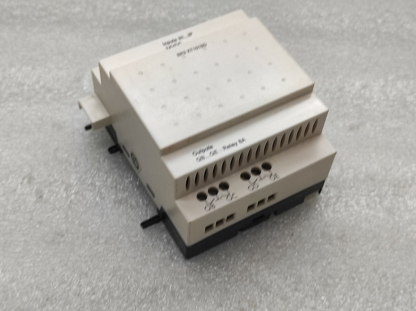 SE ZELIO SR3 XT101BD DISCRETE I/O EXTENSION MODULE 88960221