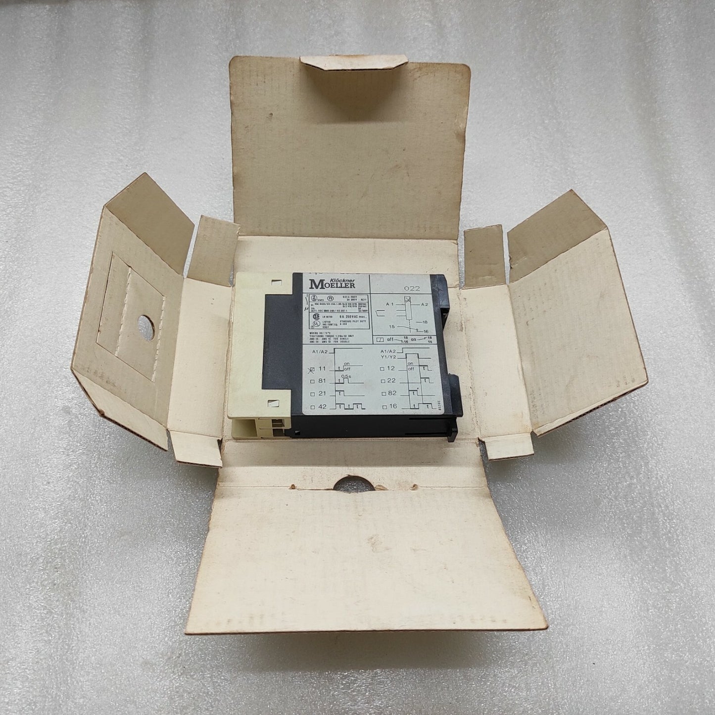 MOELLER TE 11-30 TIME DELAY RELAY 1.5-30SEC 208-250VAC
