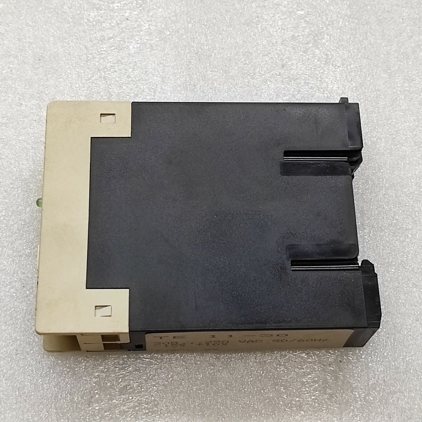 MOELLER TE 11-30 TIME DELAY RELAY 1.5-30SEC 208-250VAC