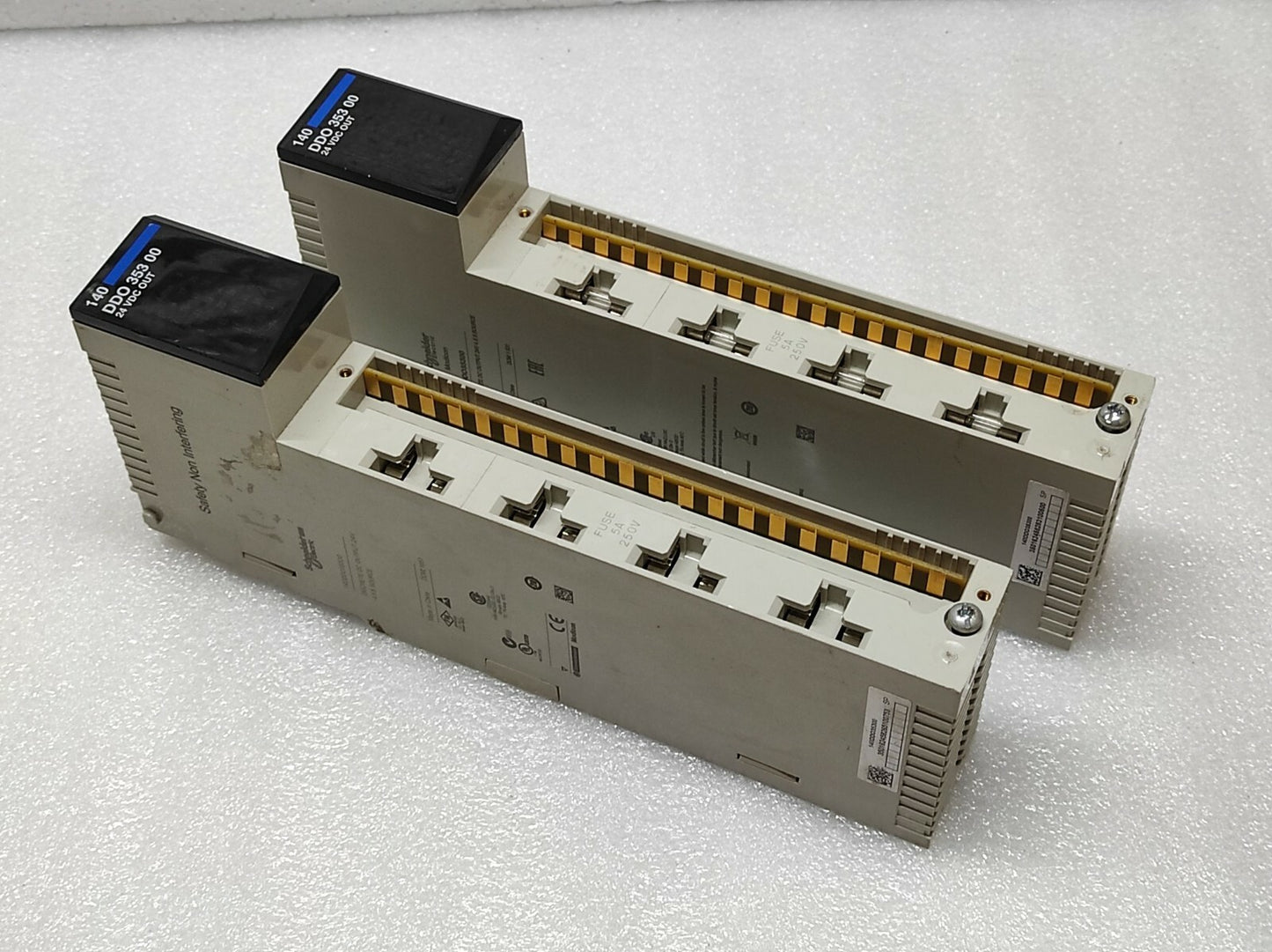 SE 140 DDO 353 00 I/O Module 140DDO35300