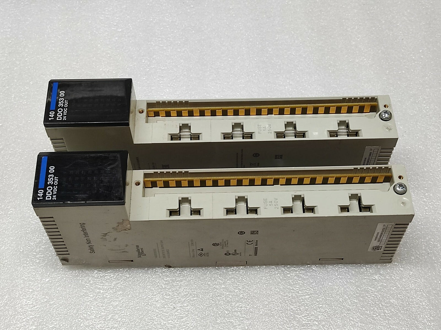 SE 140 DDO 353 00 I/O Module 140DDO35300