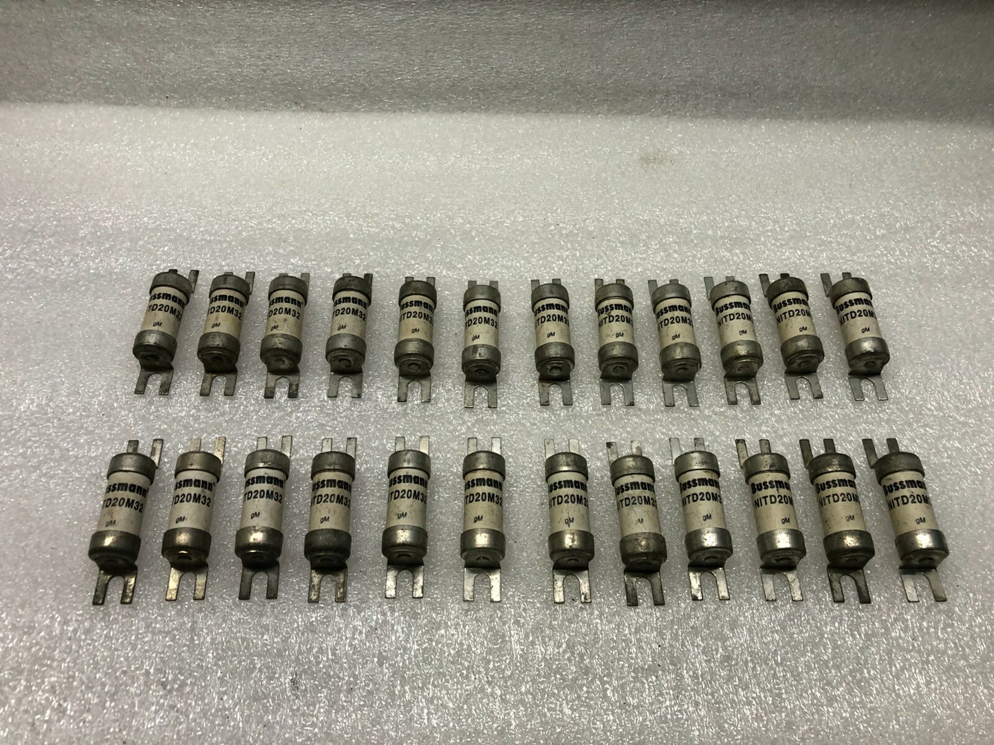 BUSSMANN NITD20M32 FUSE 20A 550VAC LOT OF 12 UNIT
