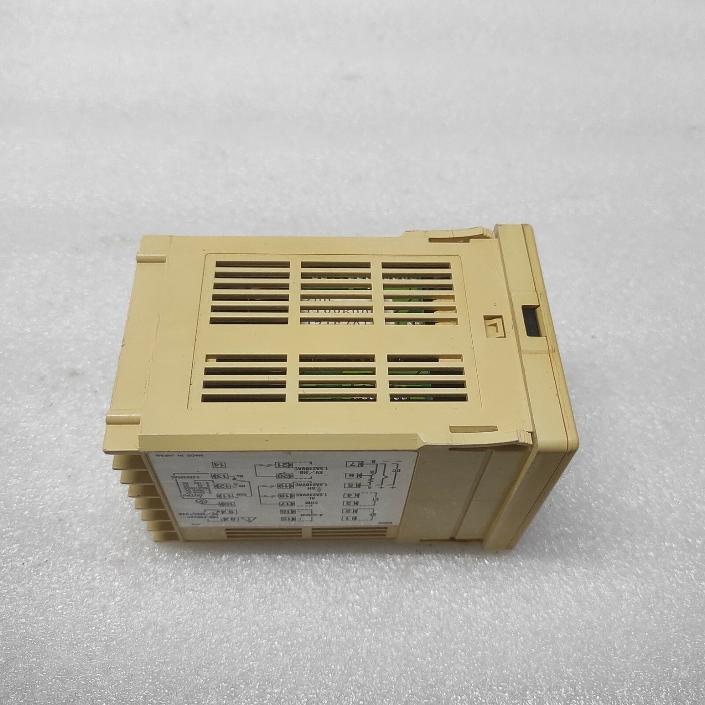 SHIMADEN SR62 TEMPERATURE CONTROLLER SR62-411-90-0000C 100-240V