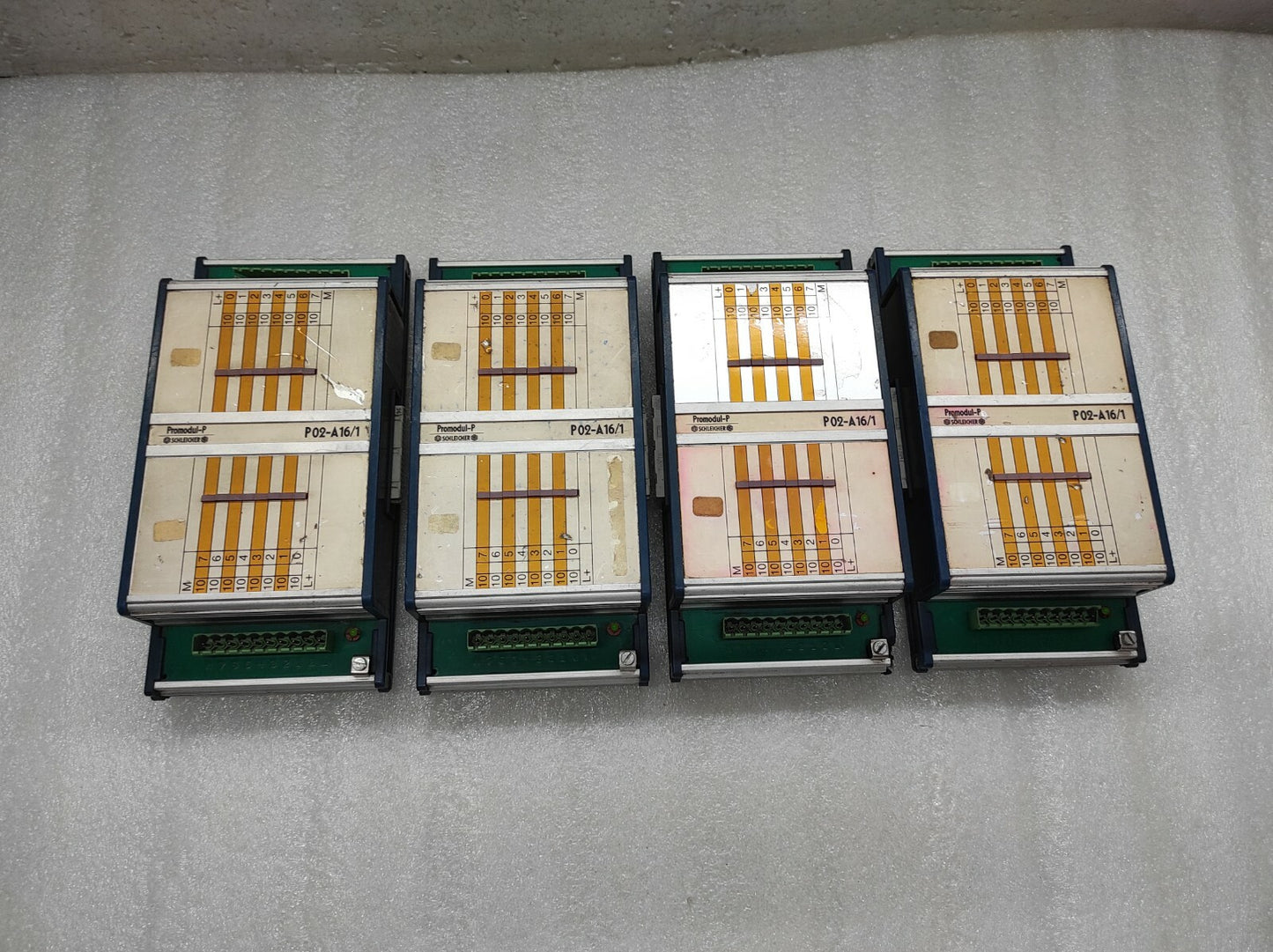 SCHLEICHER P02-A16/1 OUTPUT MODULE 29305371-582-076 24V DC
