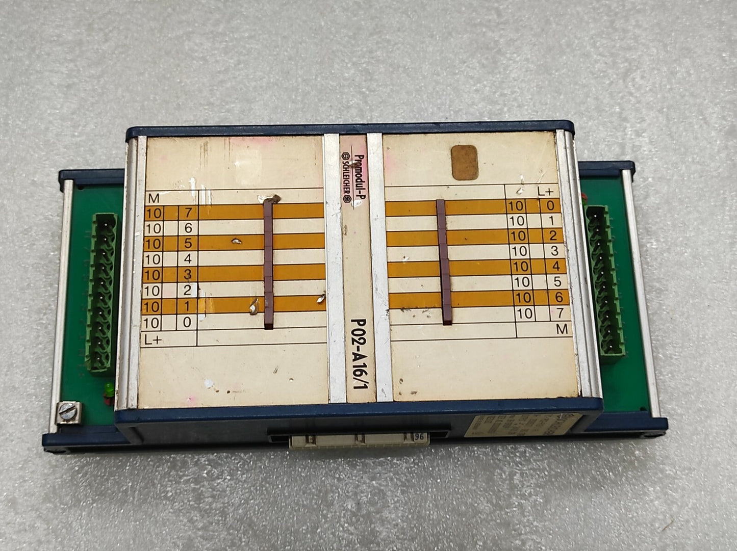 SCHLEICHER P02-A16/1 OUTPUT MODULE 29305371-582-076 24V DC