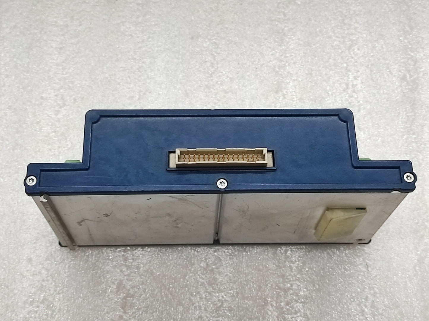 SCHLEICHER P02-A16/1 OUTPUT MODULE 29305371-582-076 24V DC
